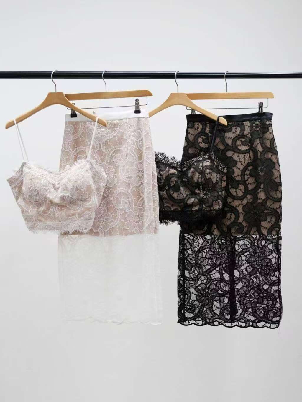 TOPS/SKIRTS(0411TB136/0411SK141)