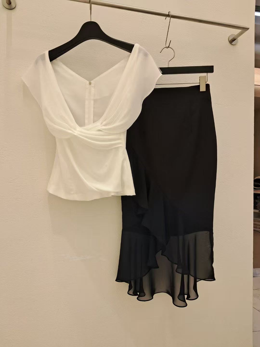 TOPS/SKIRTS(0135TB047/0135SK028)