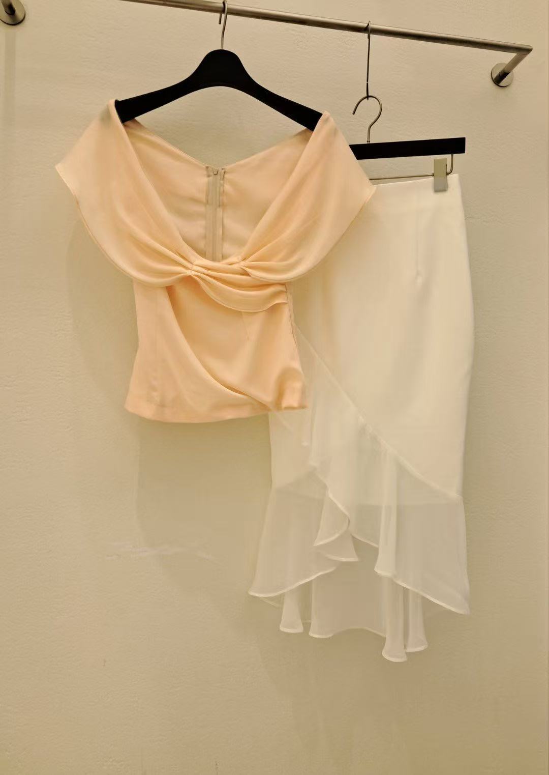 TOPS/SKIRTS(0135TB047/0135SK028)