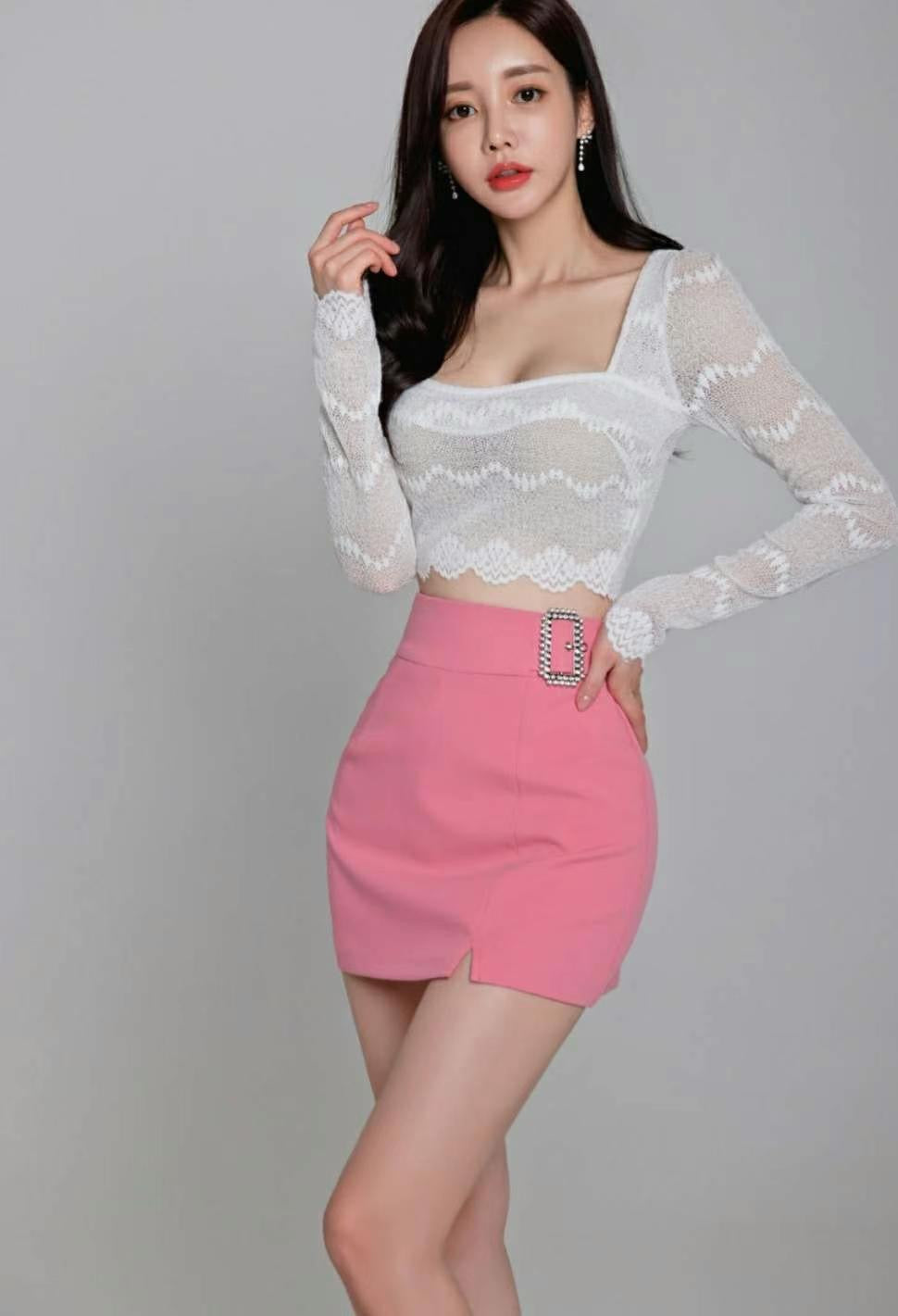 Lace Layer Pattern Square Neck Long Sleeves Crop Top